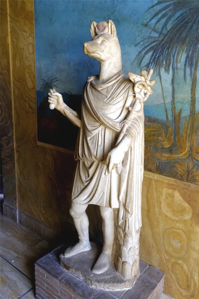 Ватиканская статуя Ануви, найденная в Анхио в 1749 году на земле, принадлежащей семье Памфили, была подарена папе Венеции ИД и передана Григорианскому Египетскому музею в 1839 году.