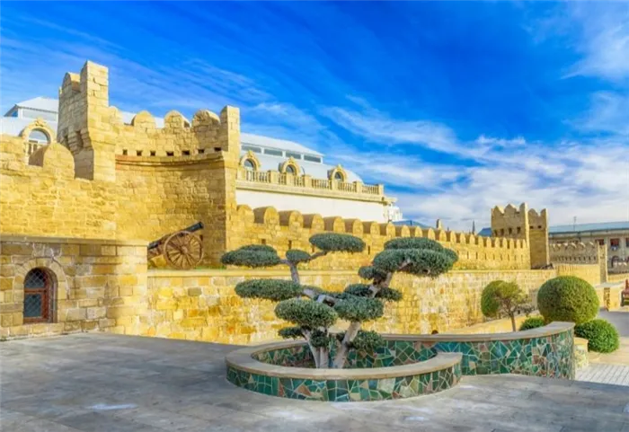 Замок Ичари-шах в Баку.