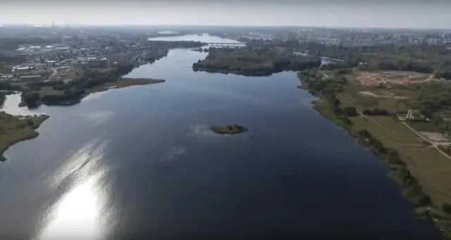 Река Волга впадает в Каспийское море.
