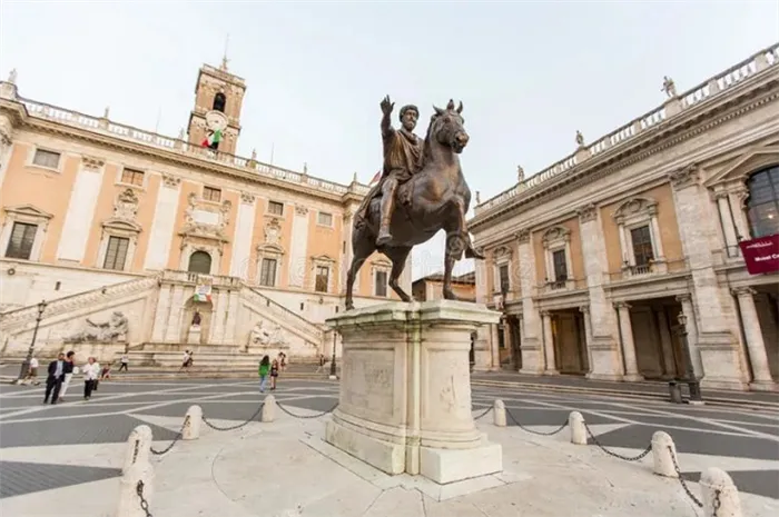 Парламентский музей со статуей императора Марка Аврелия