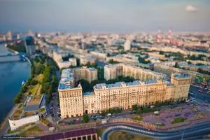 Как и в других регионах страны, советская жизнь в Волгограде началась с упадка во всех отраслях промышленности и экономики.
