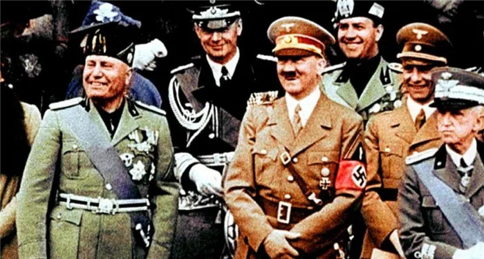 Фотография Гитлера и Бенито Муссолини.