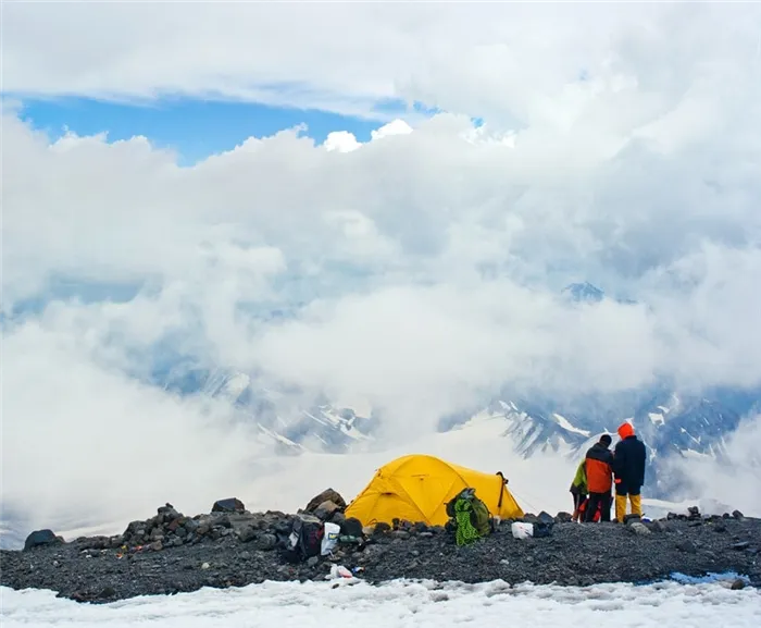Альпинисты на горе Эльбрус