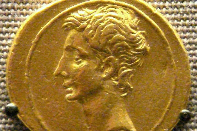 Портрет Августа Октавиана в валюте