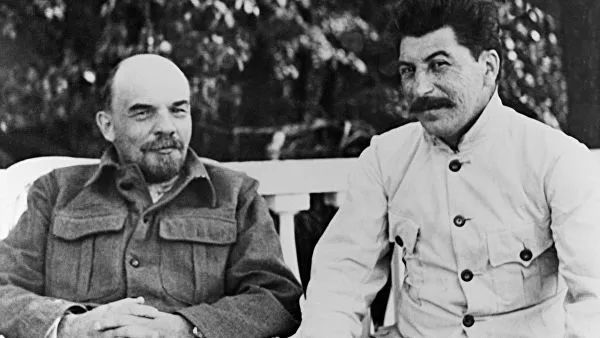 Иосиф Сталин и Ленин.