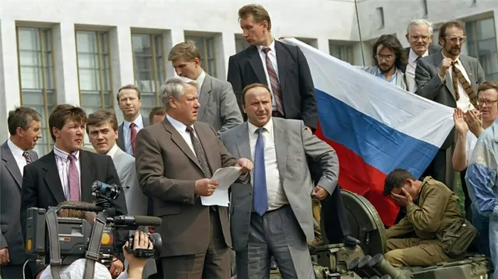 Борис Ельцин во время августовского путча.