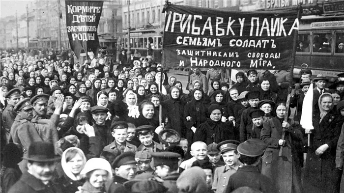 Демонстрация в Петербурге. Февраль 1917 года.