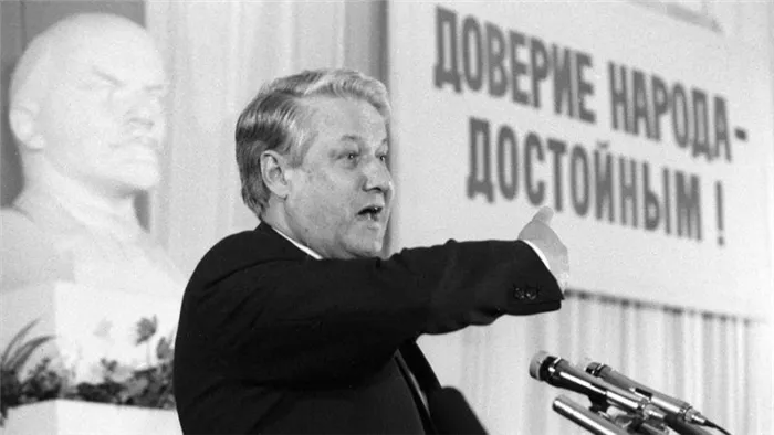Борис Ельцин на пленарном заседании в 1987 году.