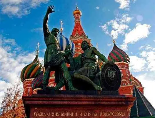 Памятники Минину и Позарскому в Москве