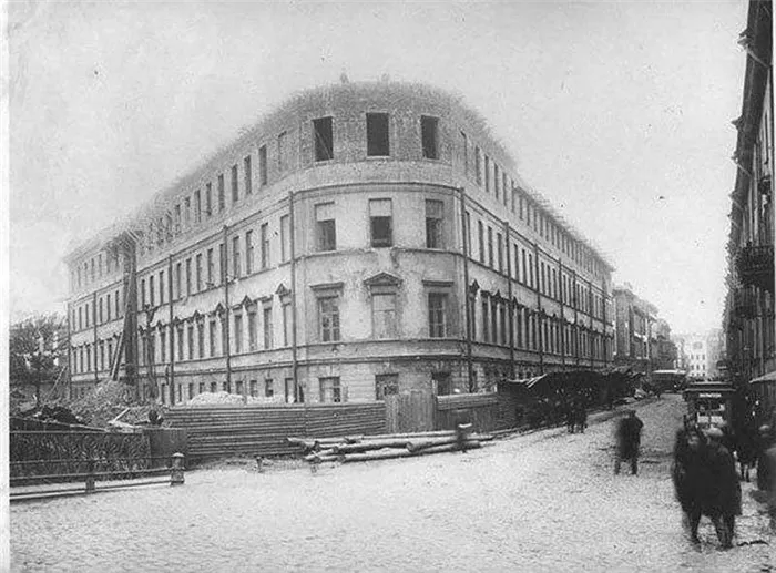 Рис. 4. Благородный кредитный банк в Санкт-Петербурге, фотография здания после надстройки четвертого этажа