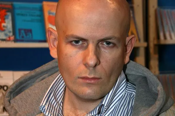  Известный украинский журналист и писатель Олесь Бузина был убит возле своего дома в Киеве 16 апреля. В журналиста выстрелили пять раз, последняя пуля попала в голову.