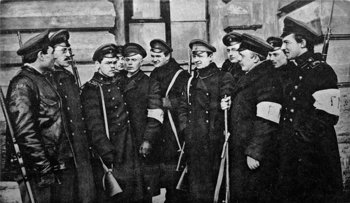 Студенты ополчения после Февральской революции в марте 1917 года /Музей политической истории России, Санкт-Петербург.