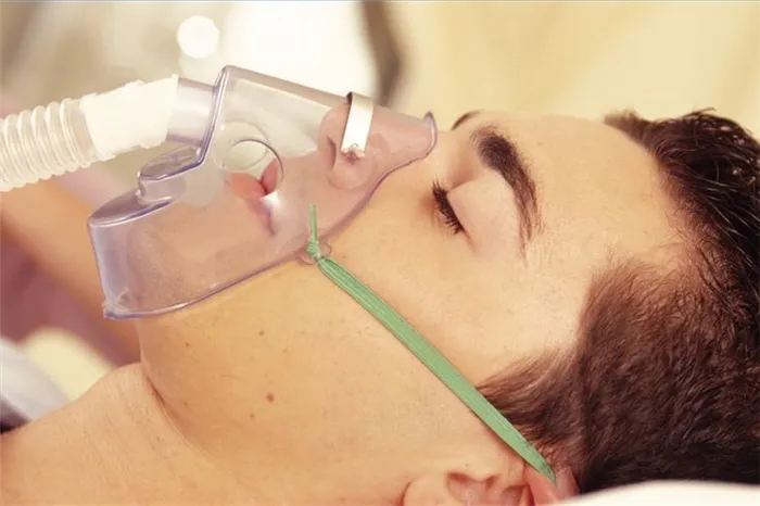 Лечение - кислородная маска при гипоксии.