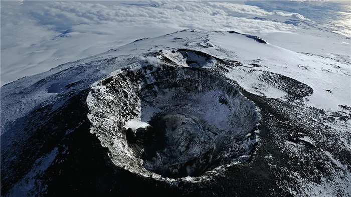 Антарктический вулкан Эребос.