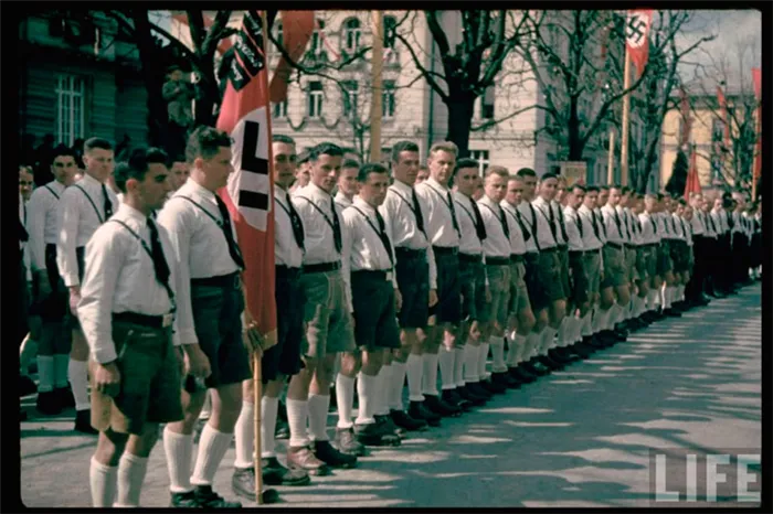 Австрийские фашисты готовятся к параду 