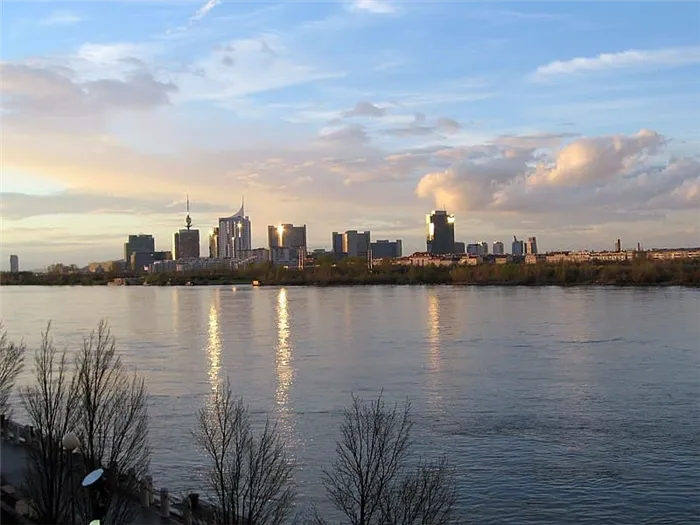 Река Дунай в Вене (https://ru.wikipedia.org/wiki/д朗#/media/phonau-wien-ony.jpg)