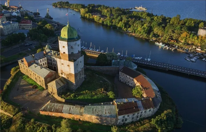 Вид на Выборг с высоты 48 метров - с башни Святого Олафа в Выборгском замке. Фото И.Новиковой.