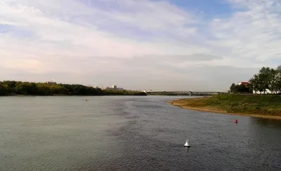 В месте впадения реки Оми в реку Иртыш.