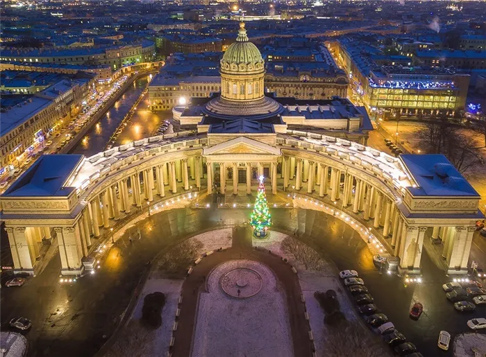 Ночной вид на Санкт-Петербургский собор