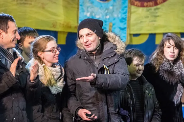 Егор Соболев Активист (в центре), глава Люстрационной комиссии на площади Независимости в Киеве.