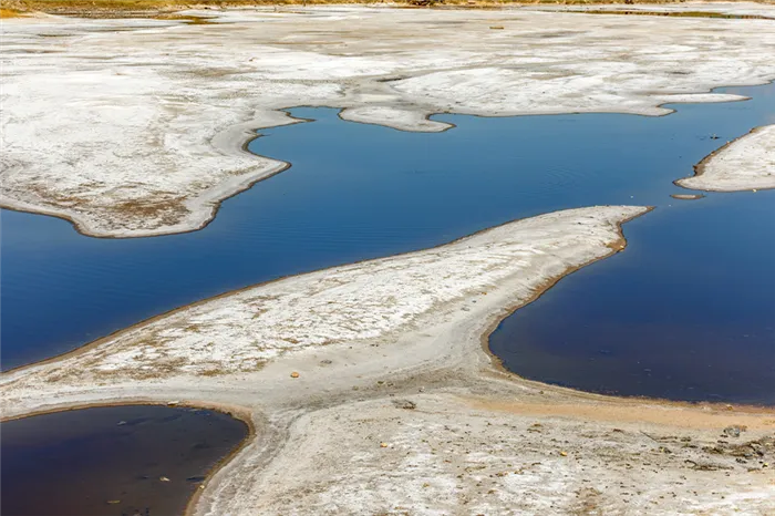 Соляной напиток на соляном озере в городе Соль-Илецк, Оренбургская область, Россия. ©AkinshinVladimir/ Фотобанк Лори