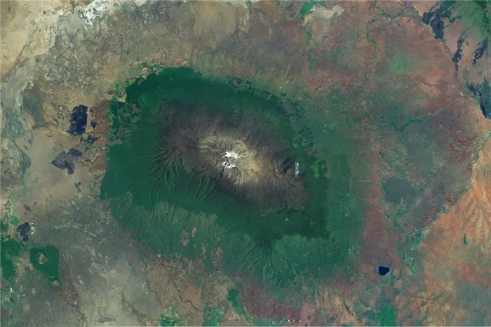 Гора Килиманджаро из космоса