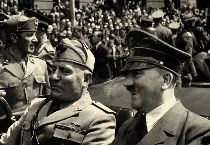 2 Лидеры. Муссолини и Гитлер в Мюнхене. 1938.