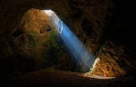 Луч света в пещере