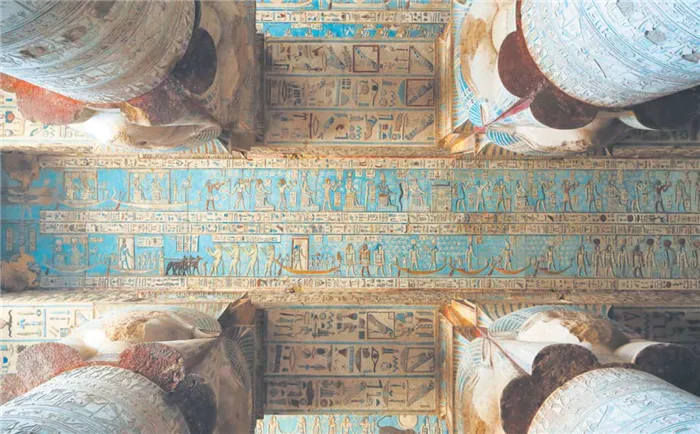 Надписи и рисунки храма Хатхор. Дендер, Египет
