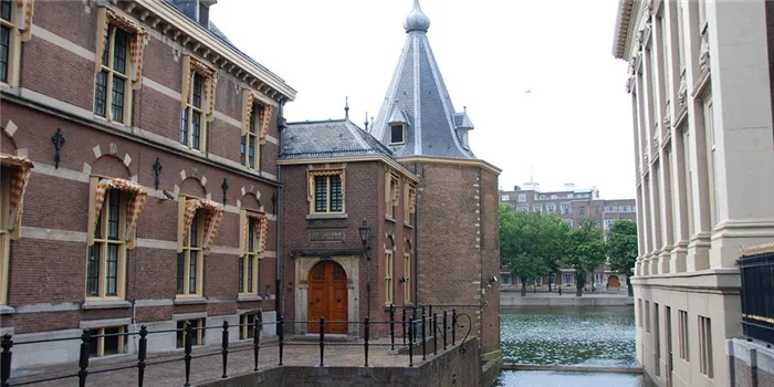 Восьмиугольное здание Torentje