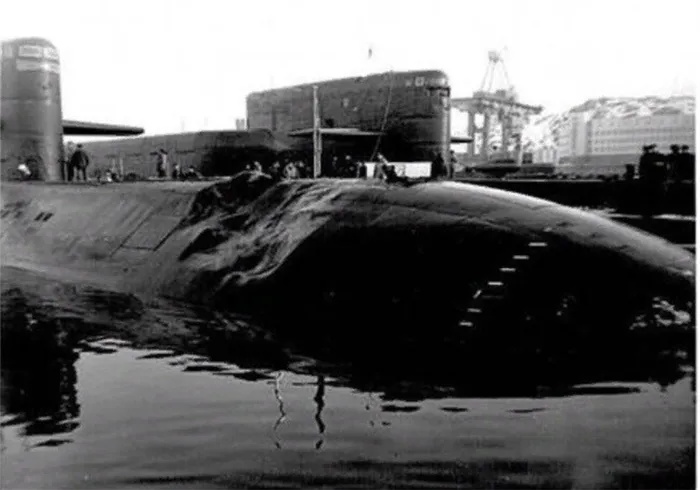Столкновение российской подводной лодки Новомосковск и американской USS Grayling.