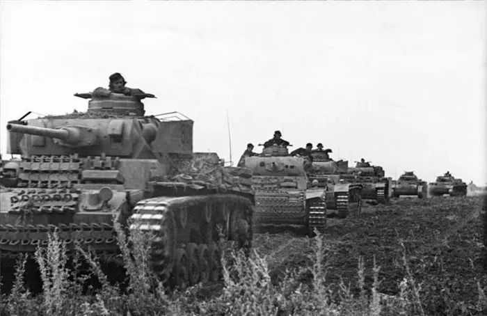 Немецкая танковая колонна (PzKpfw III), июнь 1943 года