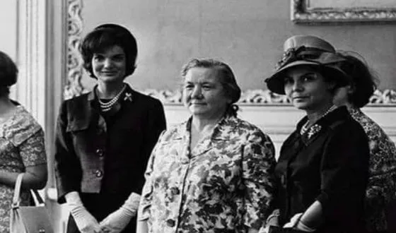 На фото: Нина Хрущёва и Жаклин Кеннеди