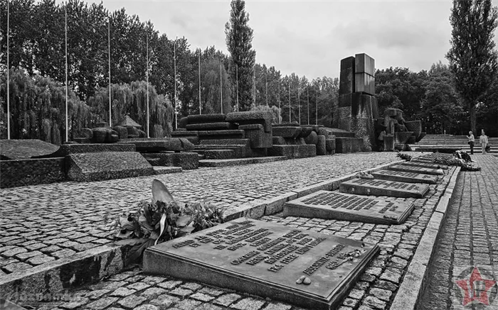Памятник жертвам фашизма в Освенциме
