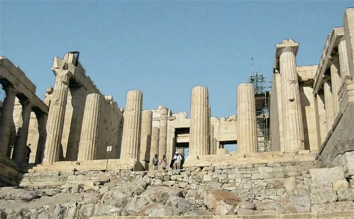Пропилеи — сооружения у входа в Акрополь