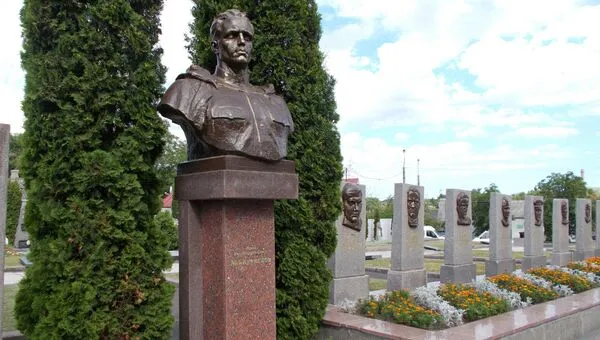 Памятники разведчику Кузнецову на территории Западной Украины