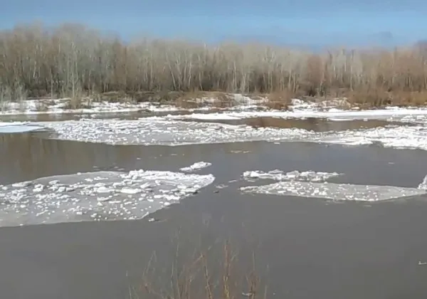 Ледоход на реке Урал