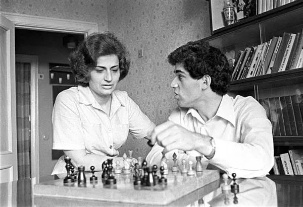 Гарри Каспаров с матерью