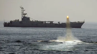 Корабль иранского военно-морского флота на учениях в водах Персидского залива и Ормузского пролива в 2010 году 
