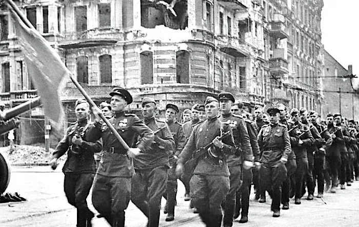 Советская армия в Берлине 1945