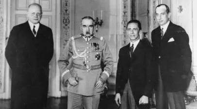 Йозеф Геббельс и Юзеф Пилсудский с представителями дипмиссии Германии, 1934 год 