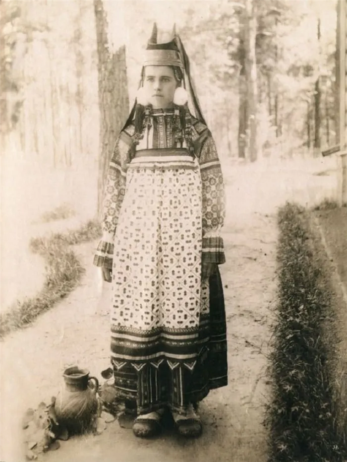 Женщина в праздничном костюме, Скопинского уезда, Рязанской губернии. 1900 год