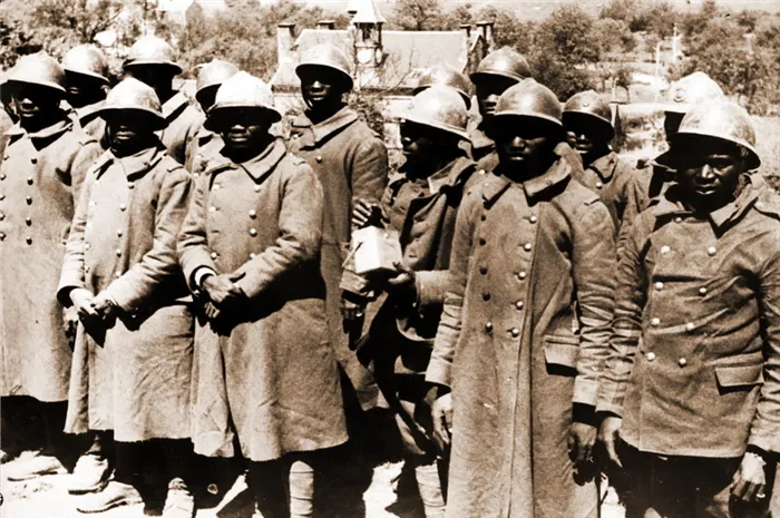 ​Сенегальские солдаты, попавшие в немецкий плен. Фото 1940 года - Право умереть за европейскую «родину» | Военно-исторический портал Warspot.ru