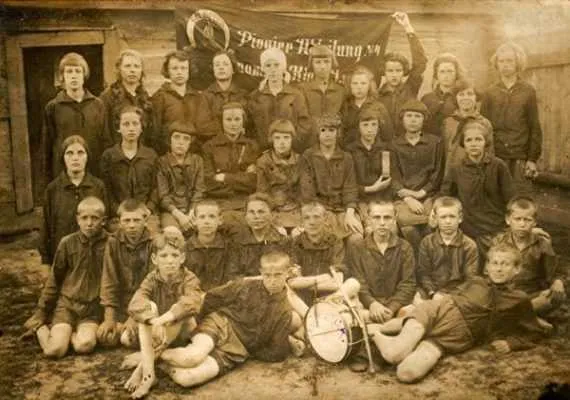 Школьная немецкая молодежь начало 1930-х гг.