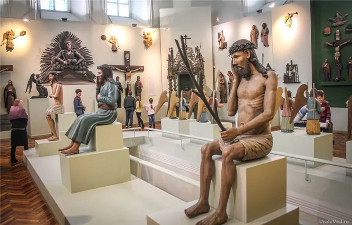 Деревянные боги в Пермской галерее