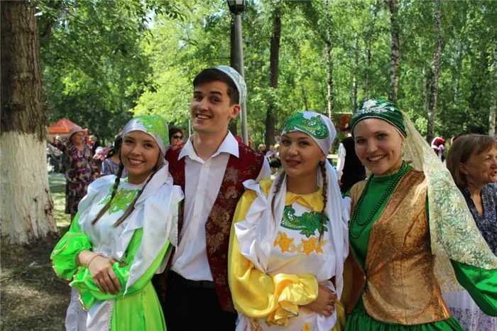 Молодёжь с удовольствием участвует в национальных праздниках / kultura.yugs.ru