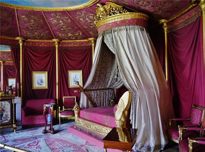 Спальня императрицы во дворце Мальмезон Местонахождение: Рюэй-Мальмезон, О-де-Сен, Регион Иль-де-Франс, Франция