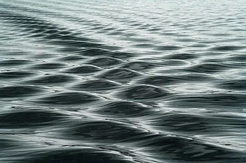 Бегущие волны на воде