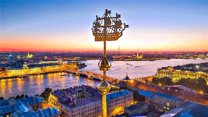 Адмиралтейский кораблик над Петербургом