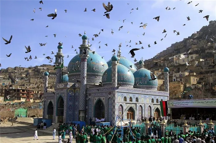 Кабул — столица и самый крупный город Афганистана Стоит на реке Кабул Находится на высоте 1800 метров над уровнем моря